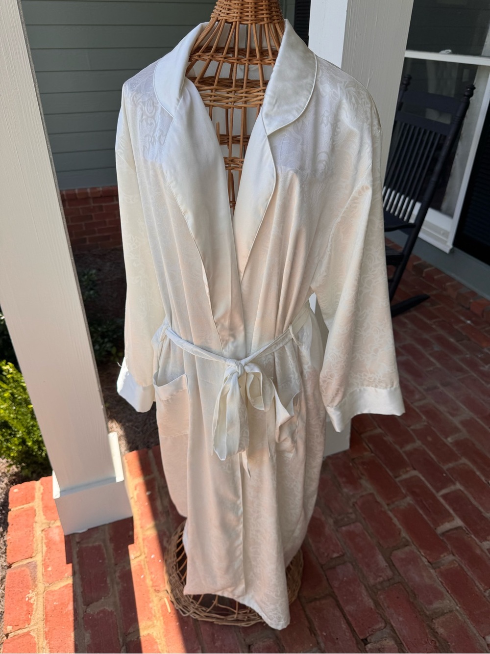 Vintage 90s Victoria’s Secret Ivory Floral Jacquard Satin Robe L